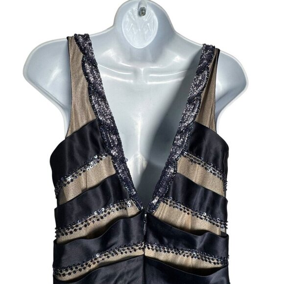 Elegant Navy Midi Dress - Picture 5 of 11